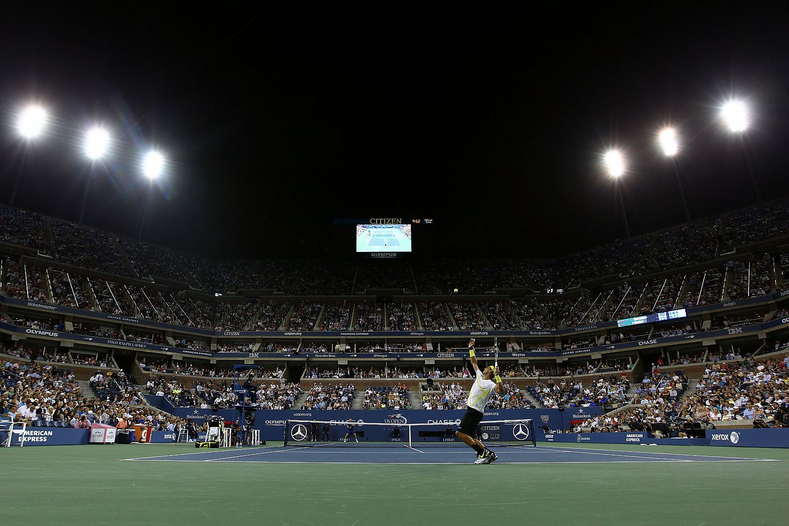 Rafael Nadal durante el partido contra Andrey Golubev en horario nocturno