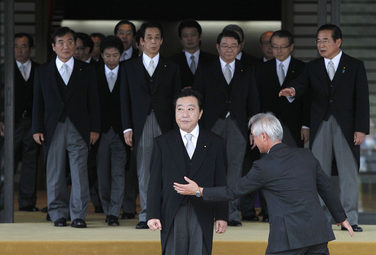 El nuevo primer ministro japonés, Yoshihiko Noda, presenta a los miembros de su gabinete