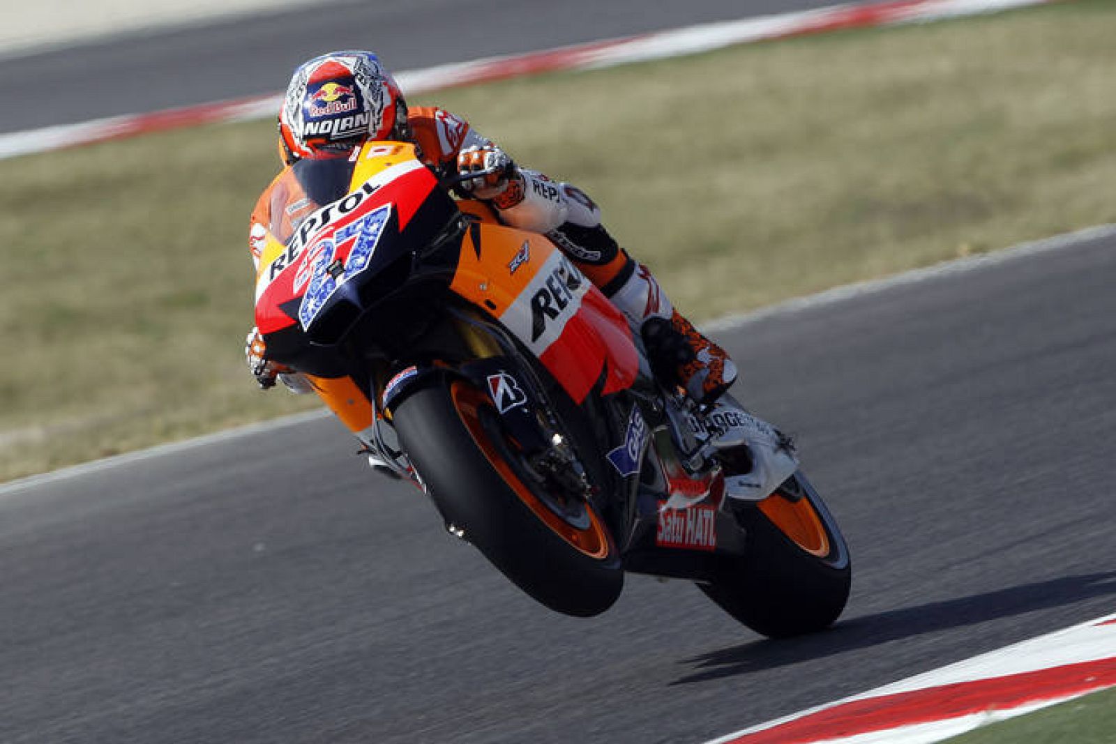 Casey Stoner rodó a dos décimas del récord de la pista.