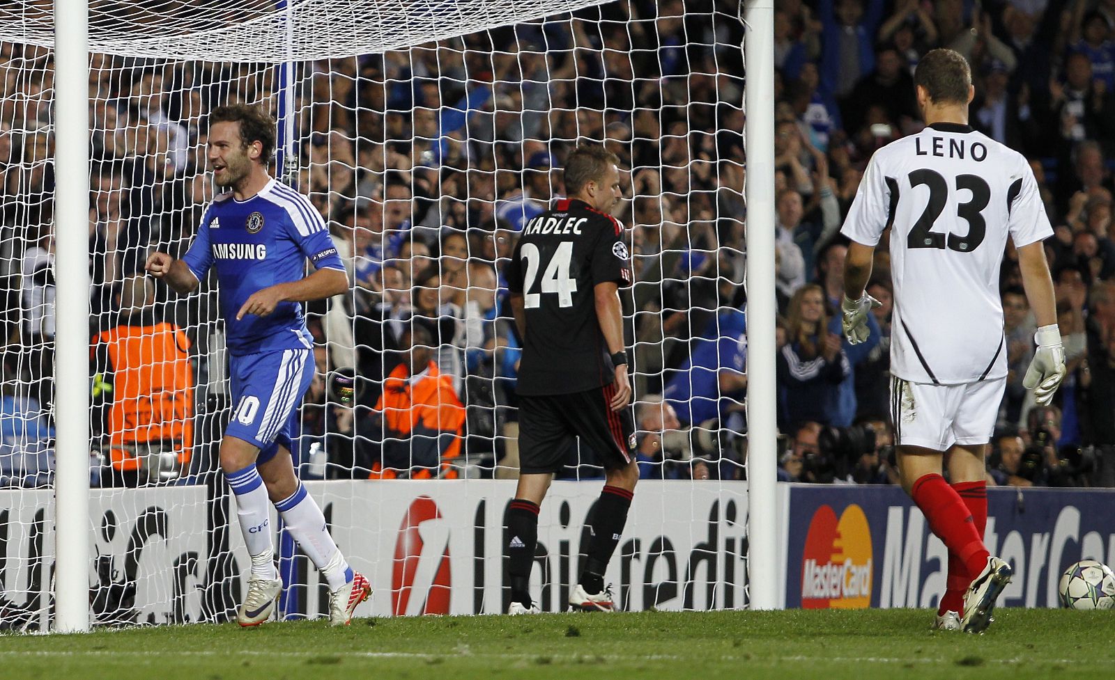 Juan Mata marca con el Chelsea en Champions