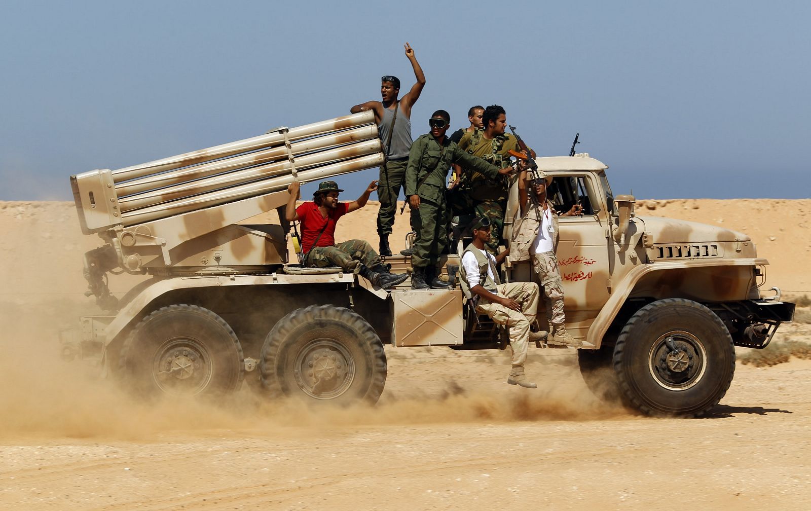 Rebeldes camino a Sirte