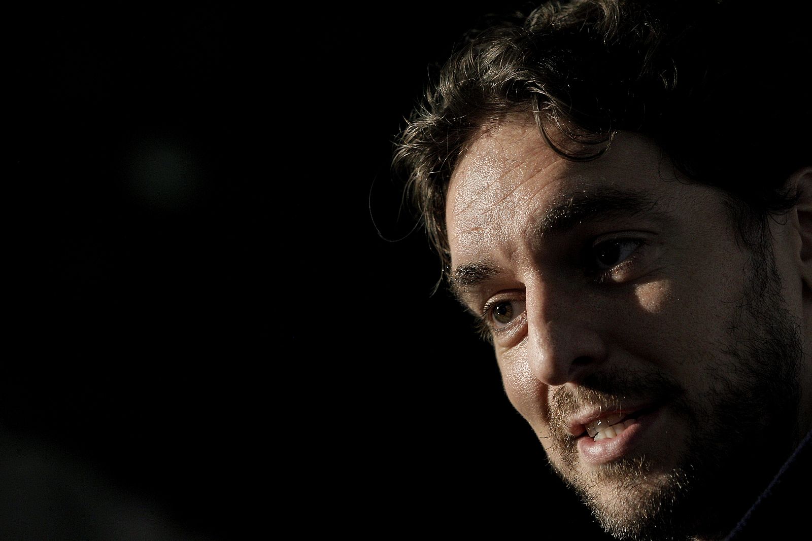 El jugador de la selección española de baloncesto, Pau Gasol, durante una entrevista en Lituania.