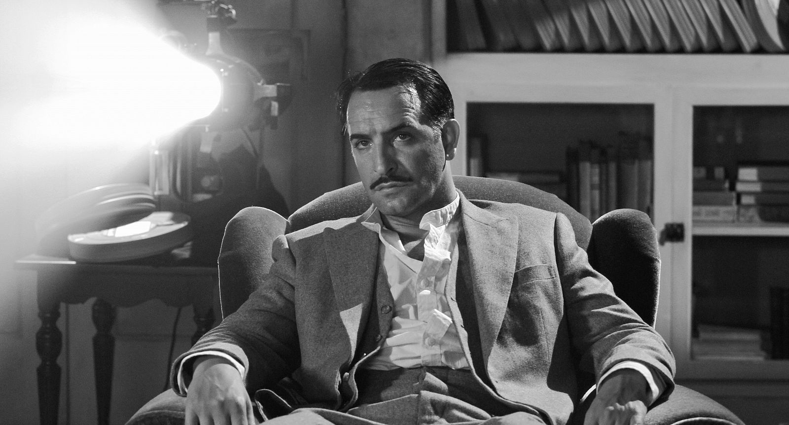 Jean Dujardin como George Valentin, la estrella del cine mudo venida a menos.