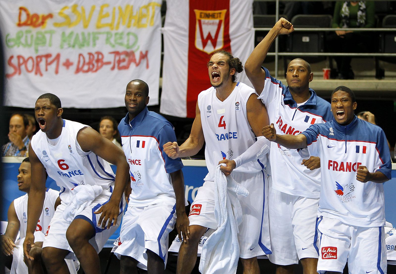 Los jugadores franceses celebran una anotación