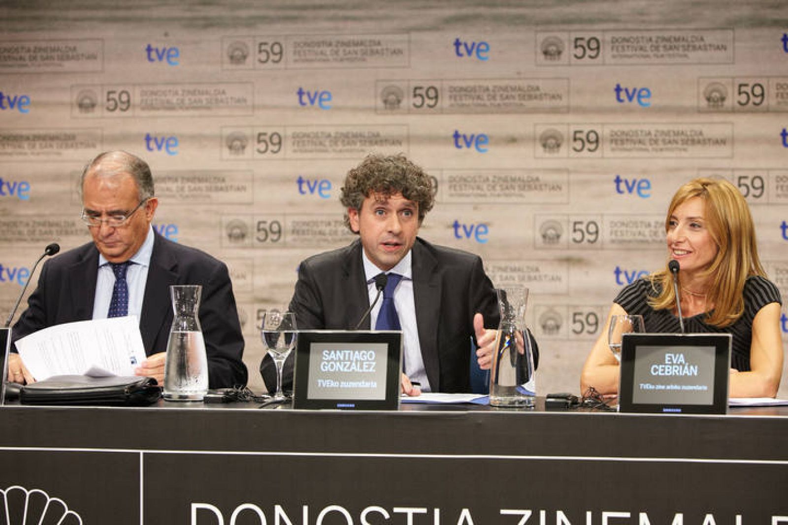   Pedro Pérez, presidente de FAPAE; Santiago González, director de TVE y Eva Cebrián, directora del área de cine de TVE