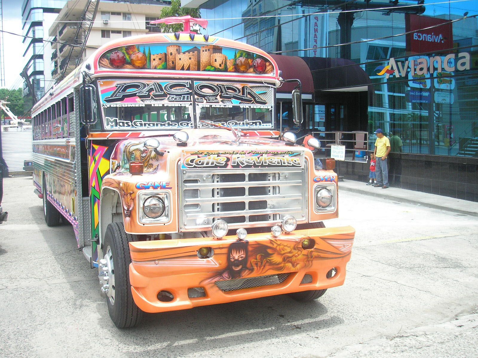 Decoración de autobuses en la Ciudad de Panamá
