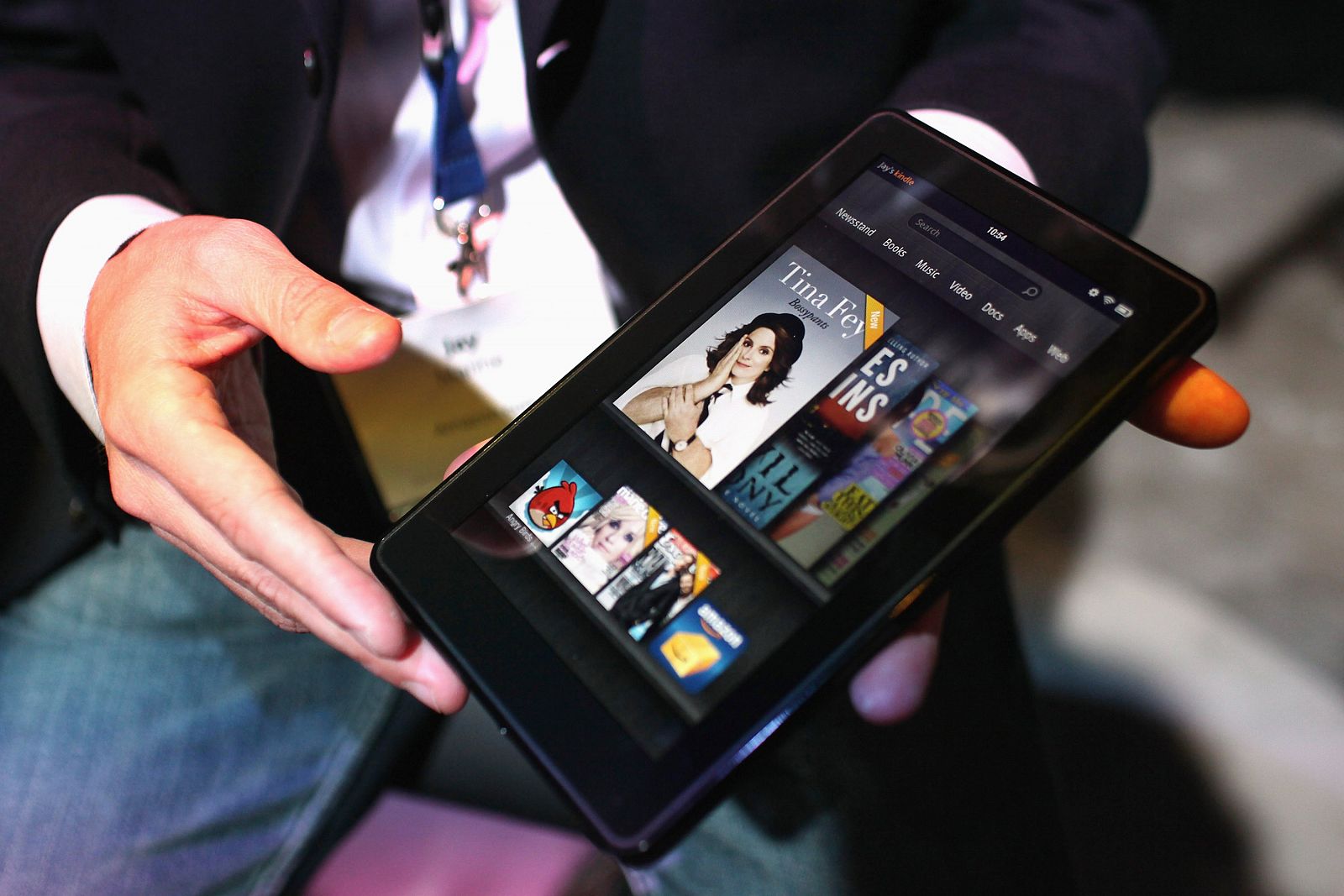 El Kindle Fire, es una versión mejorada del libro electrónico Kindle, aunque con pantalla táctil a color.