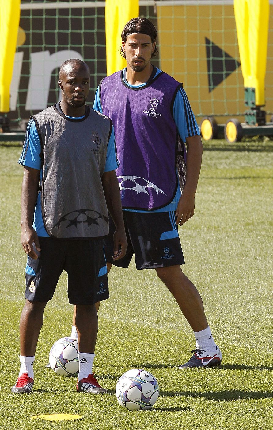 LASS DIARRA Y KHEDIRA EN EL ENTRENAMIENTO DEL REAL MADRID ANTES DE VIAJAR A ZAGREB PARA ENFRENTARSE AL DINAMO EN LIGA DE CAMPEONES