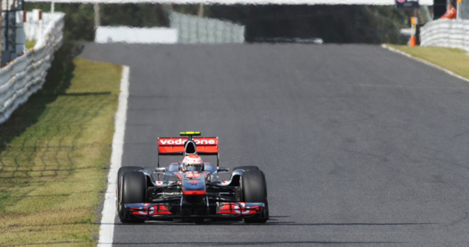 El piloto británico de McLaren, Jenson Button, ha conseguido el mejor puesto en los segundos entrenamientos libres.