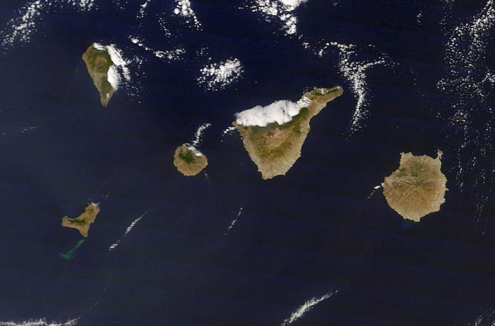 La erupción submarina en El Hierro es visible desde el espacio