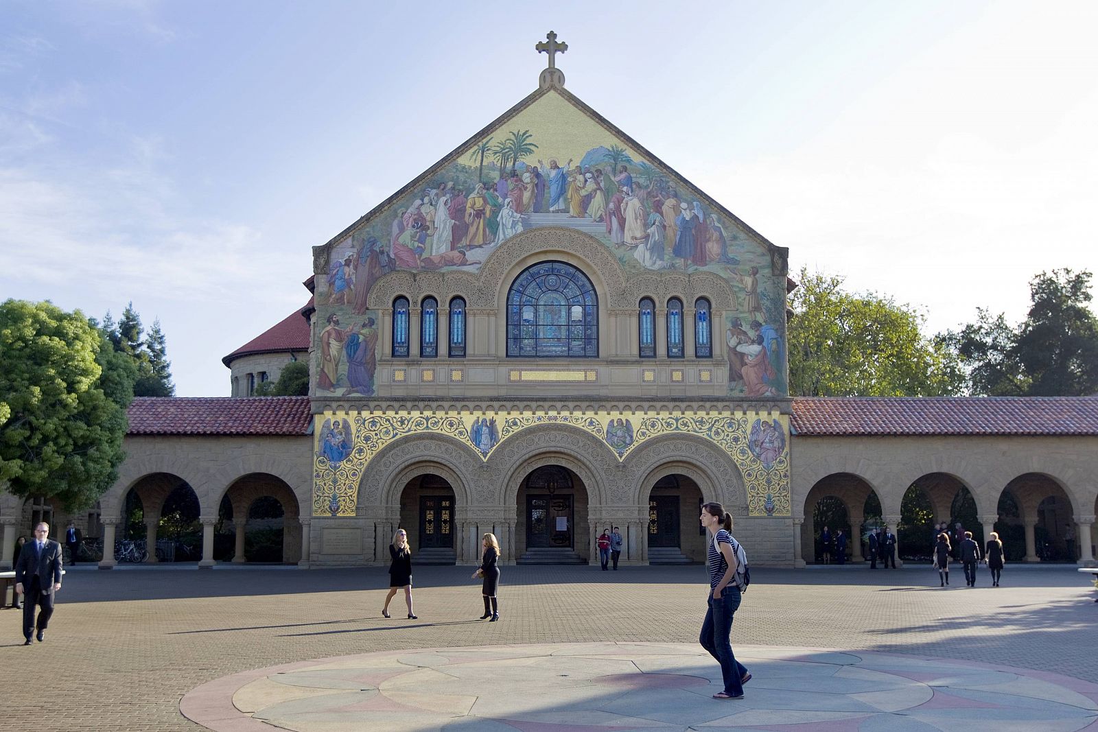 La iglesia en el campus de Stanford, en Palo Alto, California, donde se celebró el funeral