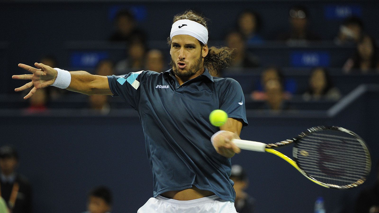 Feliciano López devuelve una bola a David Ferrer en semifinales del Masters 1.000 de Shanghái