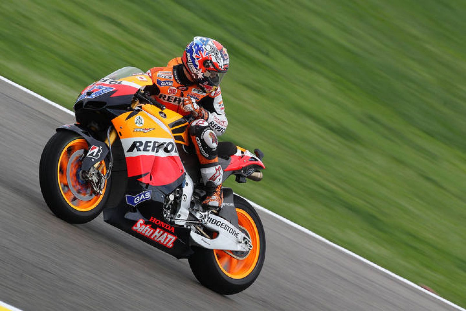  Stoner debe mirar atrás para ver a sus rivales.