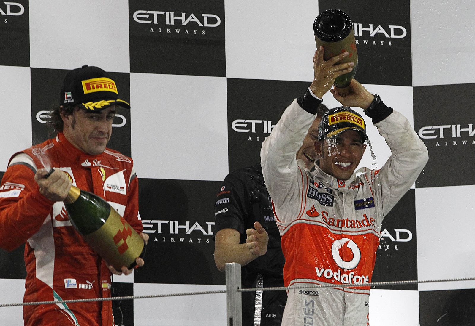 Alonso, en el podio de Abu Dabi