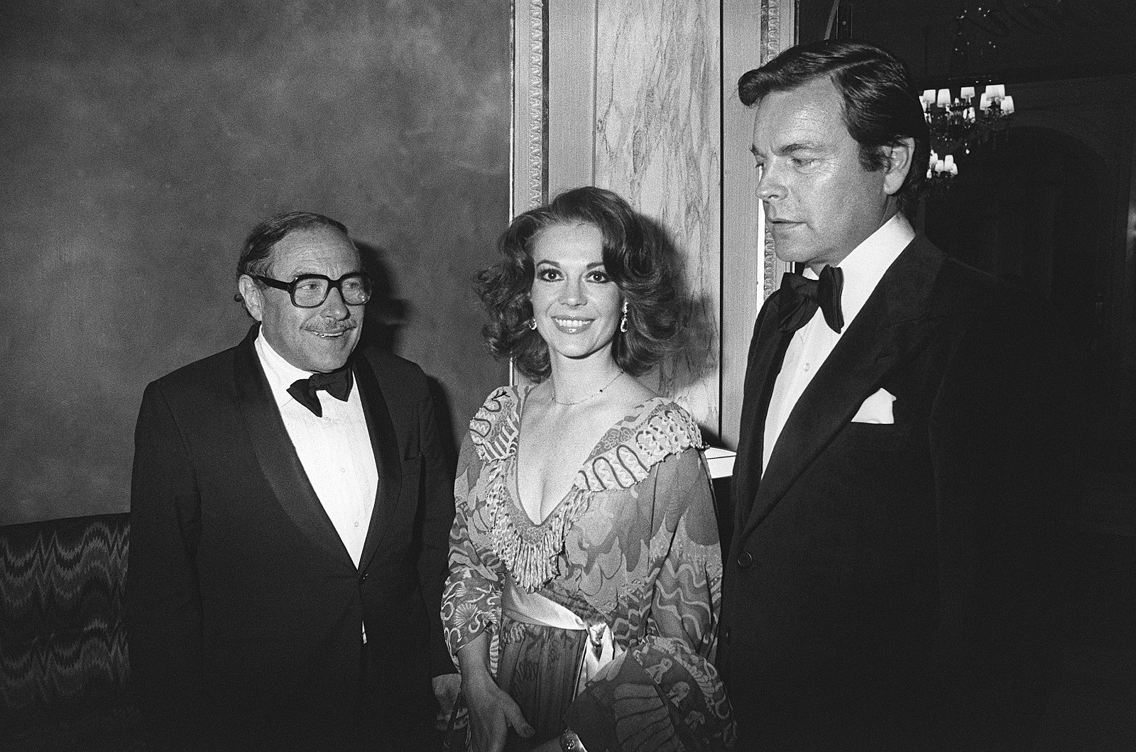 Tennessee Williams posó junto a la pareja Wood-Wagner en la clausura del Festival de Cine de Cannes, el 28 de mayo de 1976