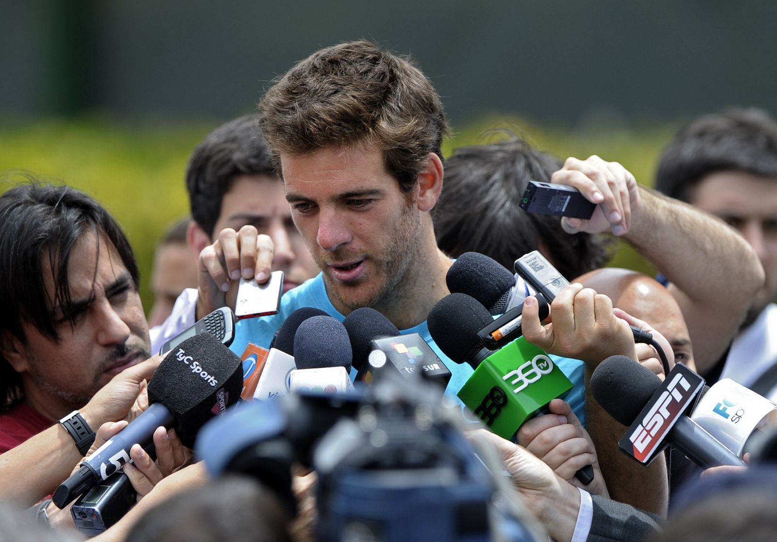 El argentino Juan Martín del Potro atiende a la prensa tras el entrenamiento