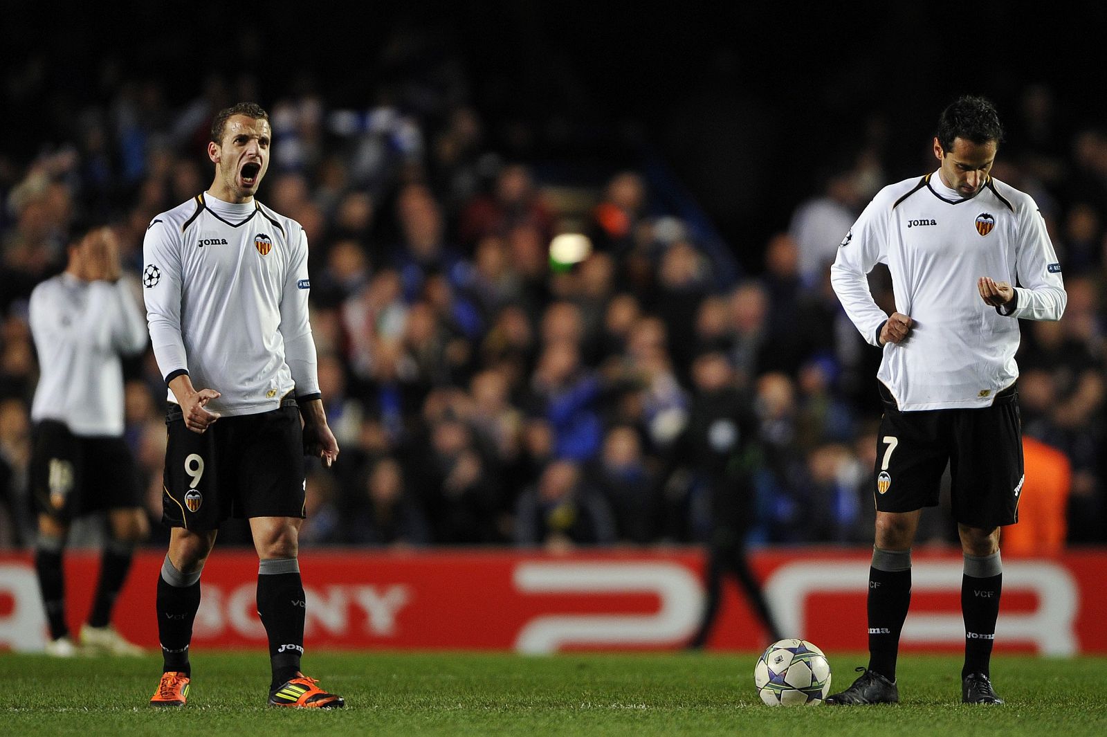 Los jugadores del Valencia, Roberto Soldado y Jonas, en una imagen de archivo.