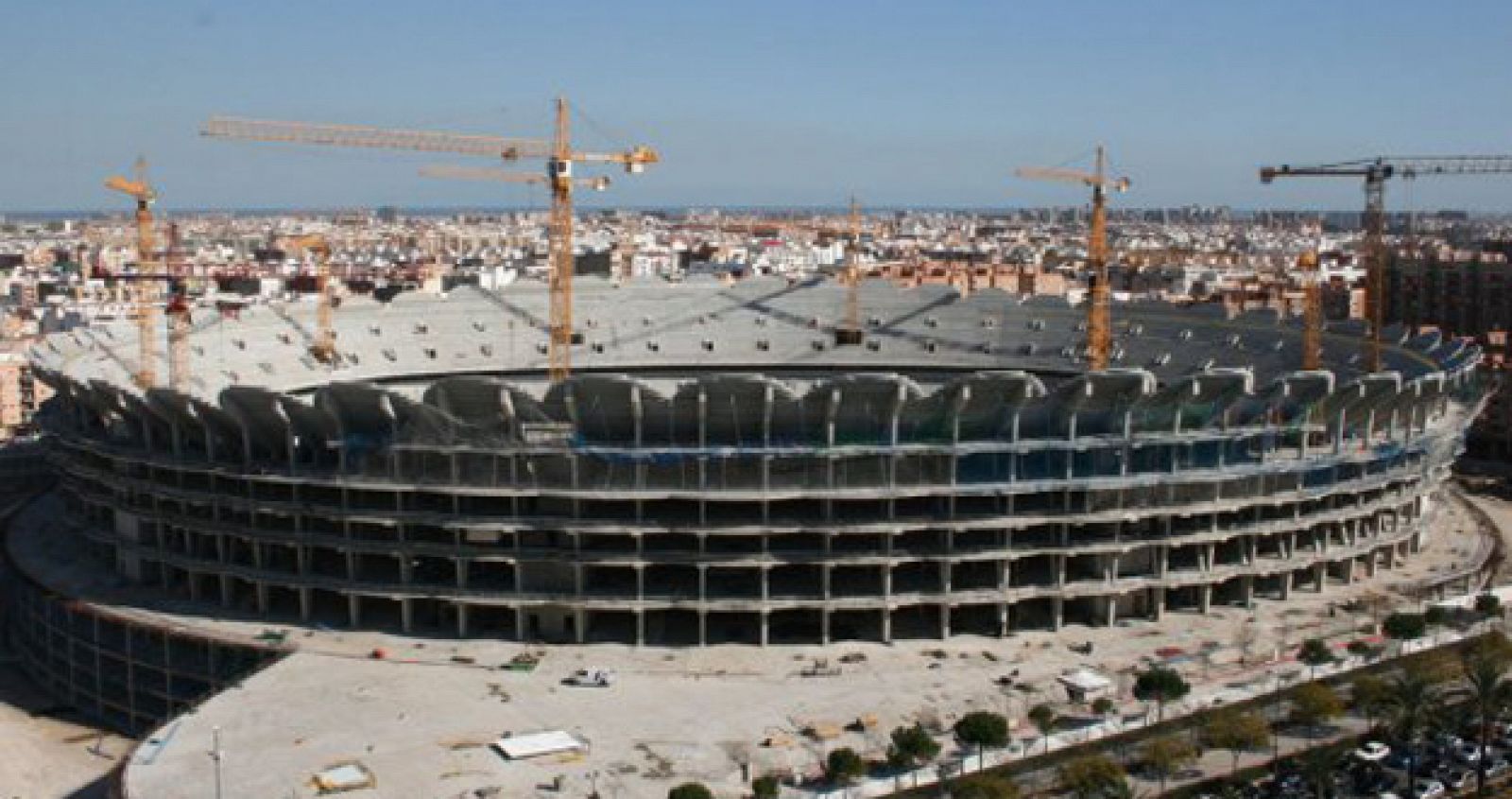 Imagen de archivo de las obras paradas en la construcción del nuevo estadio de Mestalla.