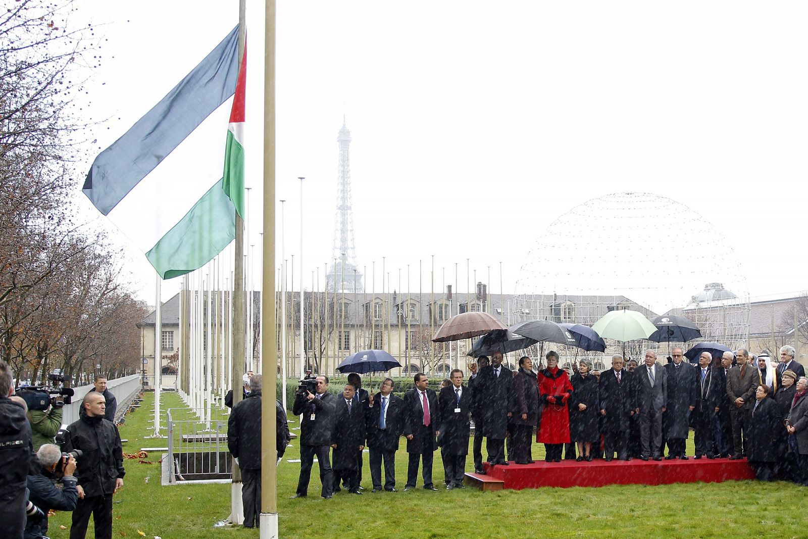 Imagen del acto del izado de la bandera de Palestina en la sede de la Unesco en París