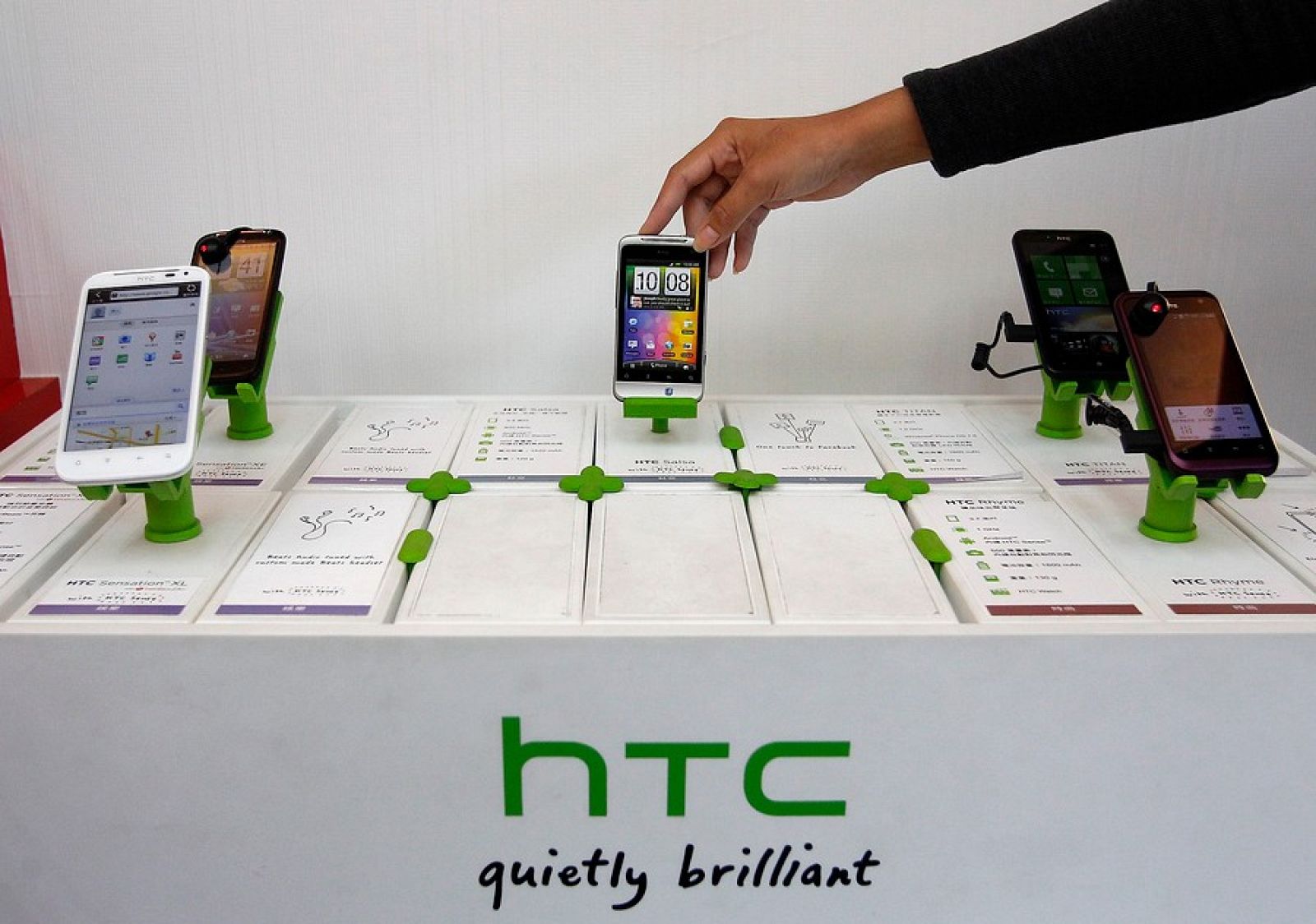 Algunas características de terminales de HTC con Android violan patentes de Apple