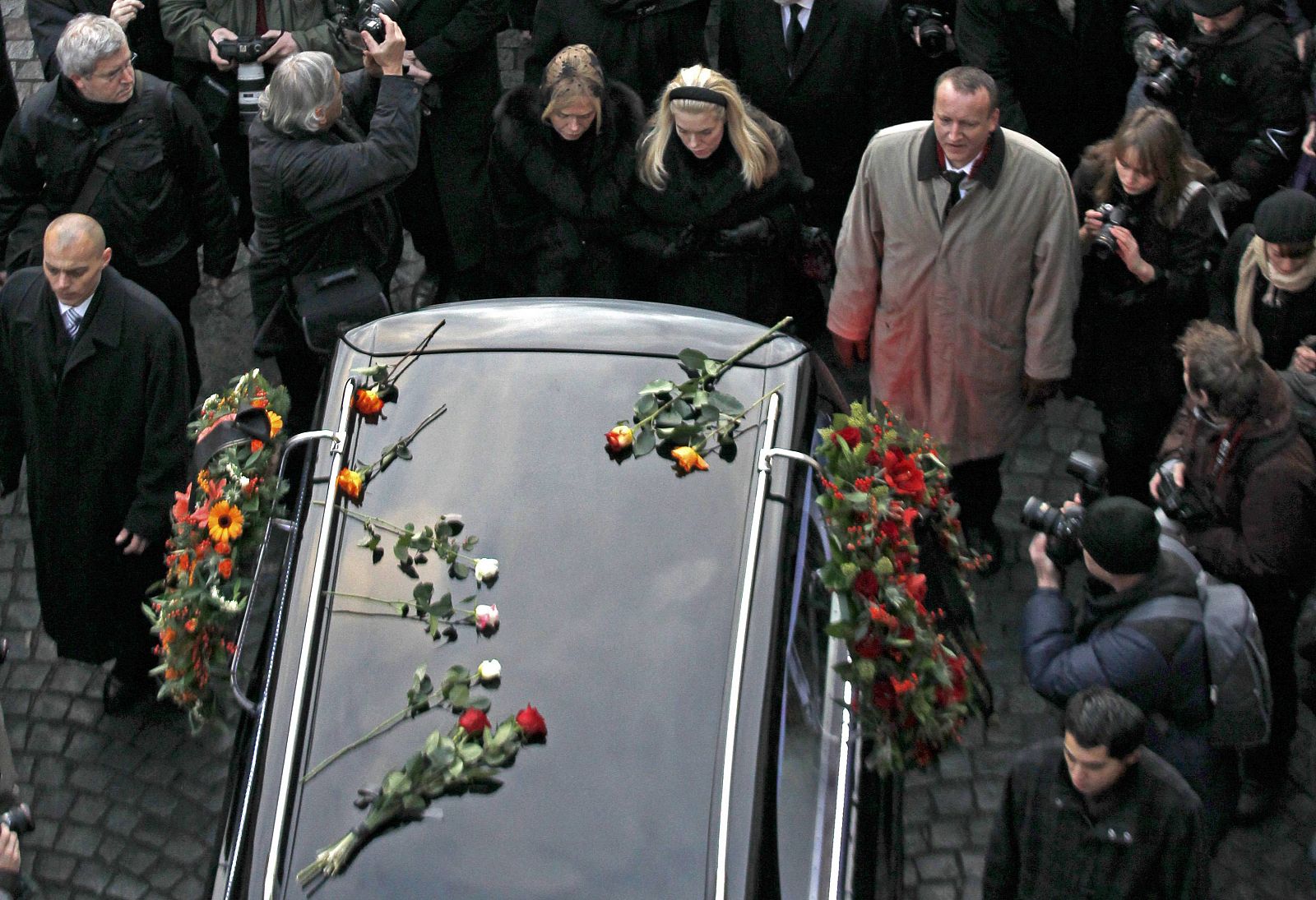 La mujer del expresidente Vaclav Havel y su hija encabezan el cortejo fúnebre