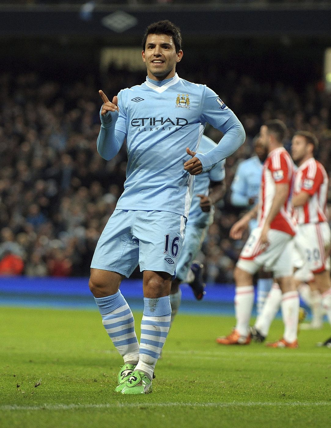 El jugador argentino del Mánchester City Sergio 'Kun' Agüero celebra el gol marcado ante el Stoke City.