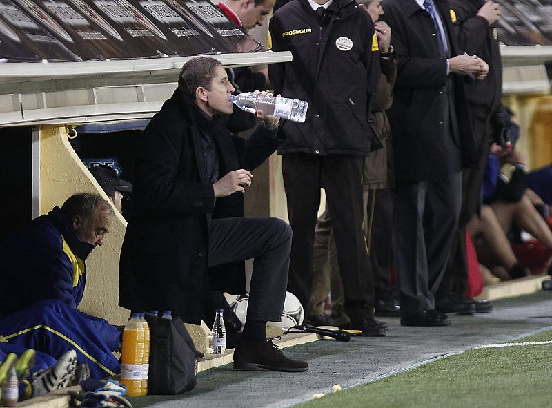 El entrenador del Villarreal, Juan Carlos Garrido, durante el partido