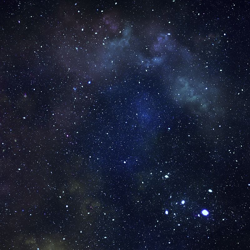 Las estrellas no dejan de emitir luz en ningún momento, pero se percibe de forma diferente por las perturbaciones atmosféricas