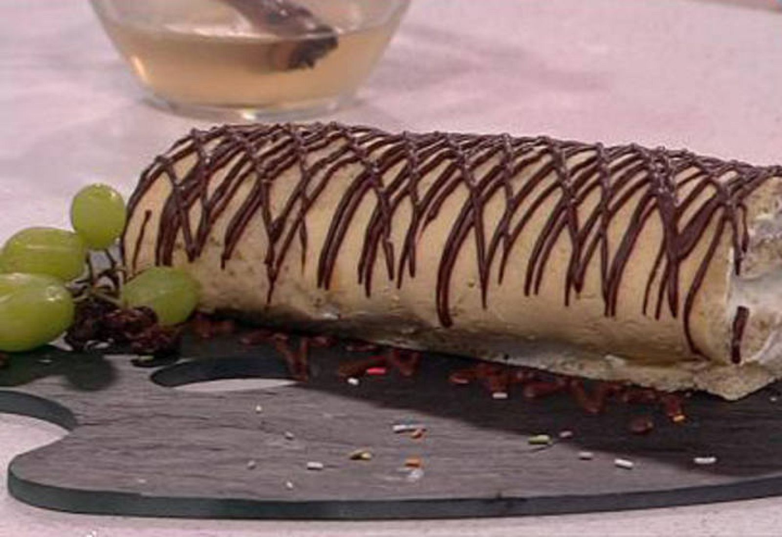 Brazo de gitano bañado en chocolate.