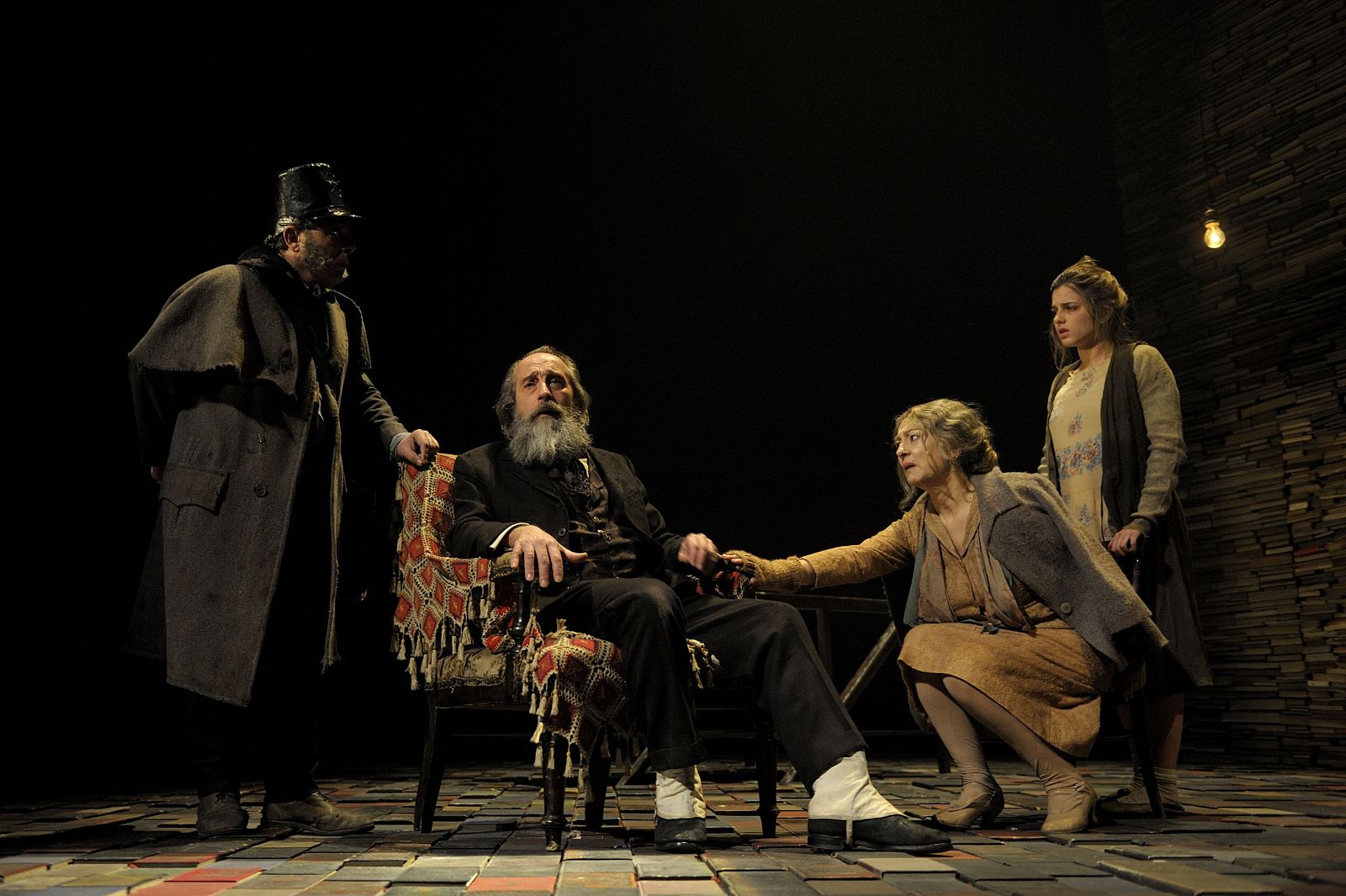 Gonzalo de Castro, caracterizado como Max Estrella, en una escena de Luces de Bohemia