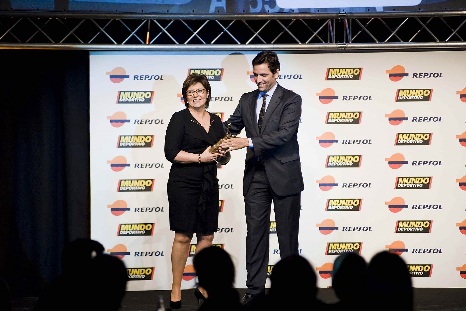 María Escario recoge el premio Juan José Castillo de Periodismo en la Gala del Deporte de Mundo Deportivo