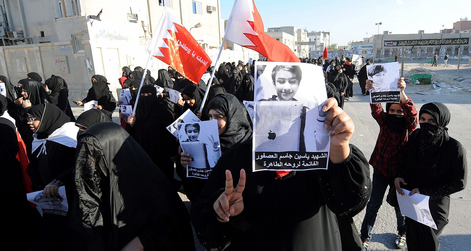 Protesta por la muerte de un niño de 14 años a causa de los gases lacrimógenos en Al Maamer, Baréin