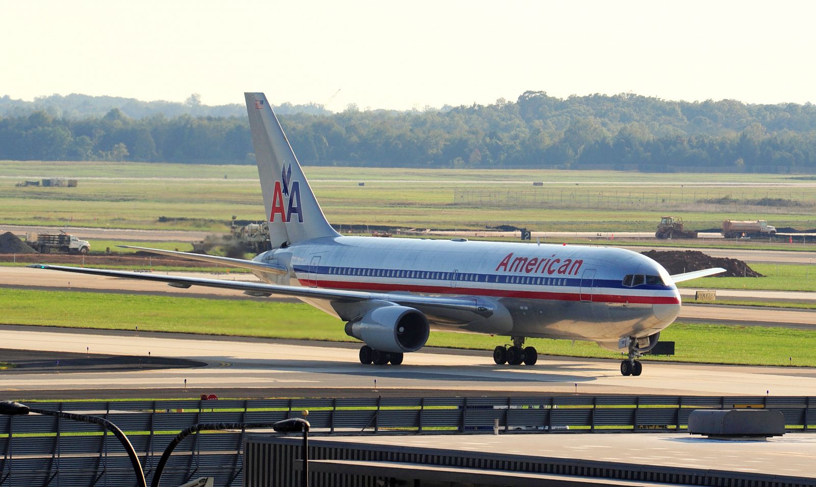 Un avión de American Airlines en el aeropuerto de Dulles, en Virginia, EE.UU.