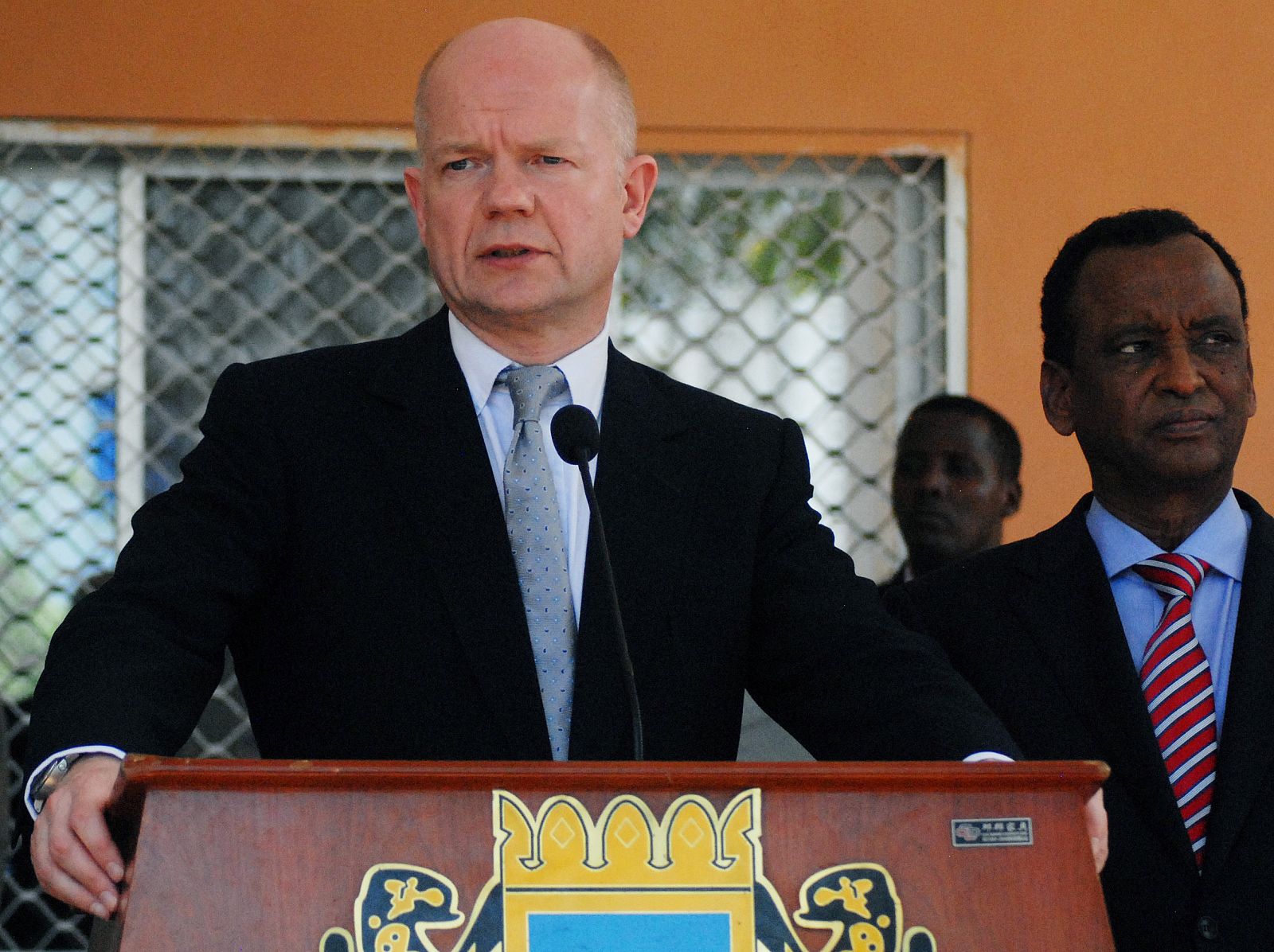 El ministro de Exteriores de Reino Unido, William Hague, habla en Mogadiscio, Somalia
