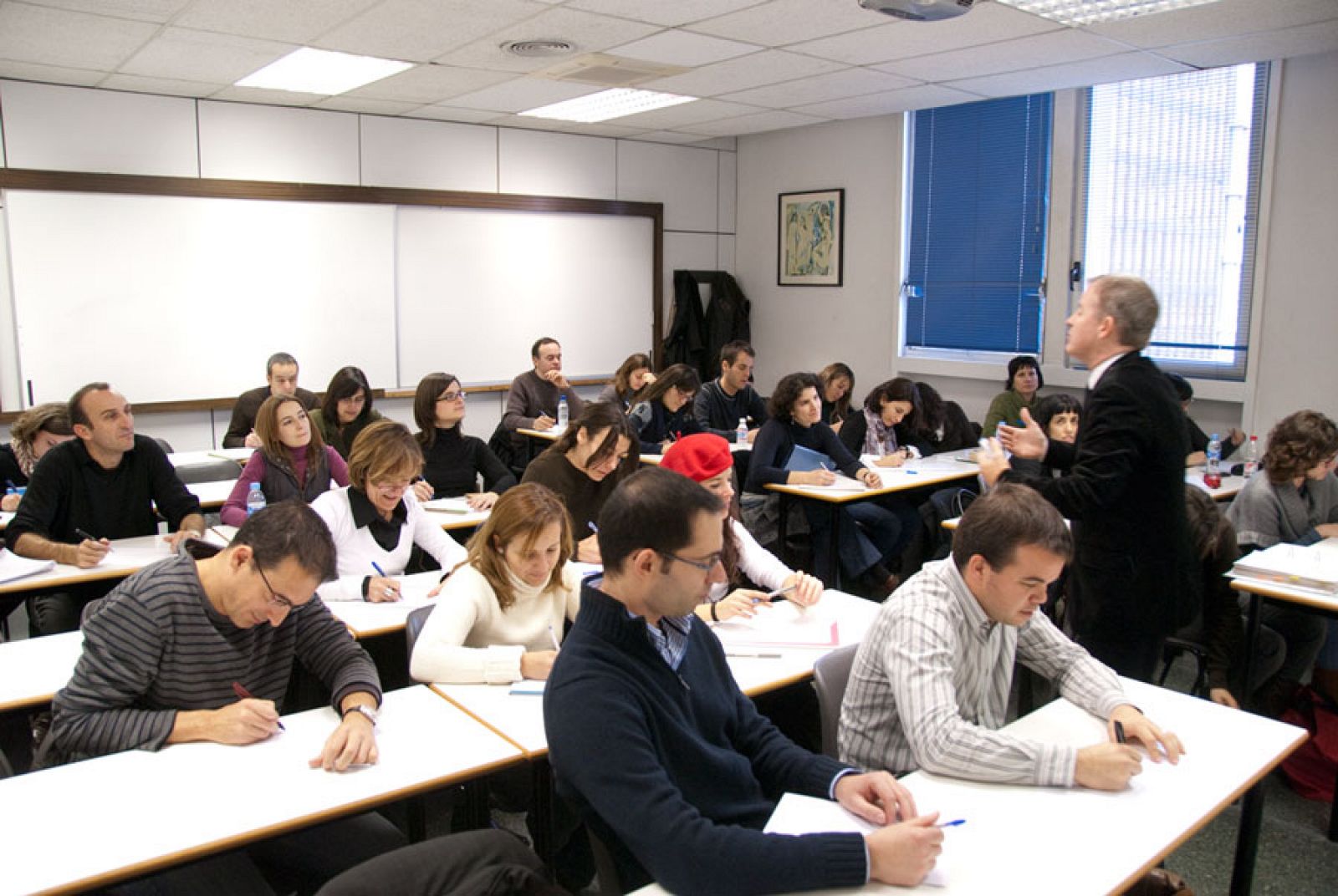 Una de las clases a opositores a docentes de la academia Adams.