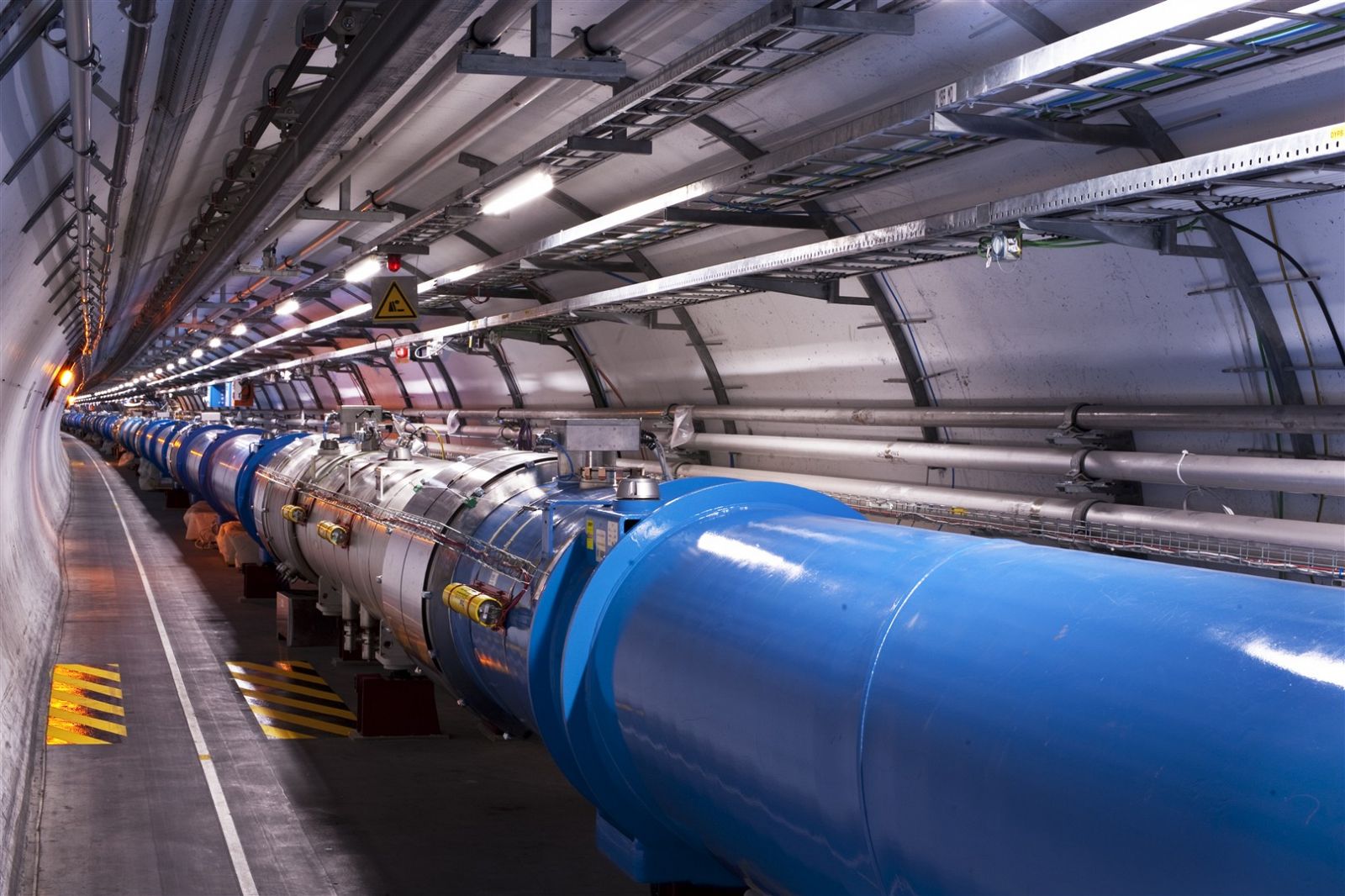 El tunel del LHC en el CERN