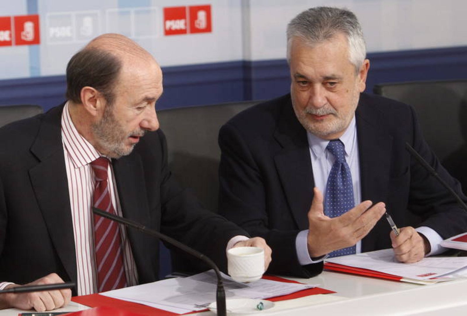 RUBALCABA Y GRIÑÁN EN LA REUNIÓN DE LA EJECUTIVA SOCIALISTA