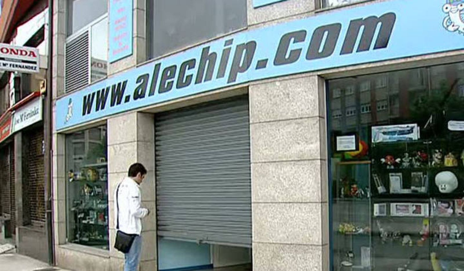  La justicia ha absuelto al propietario de la empresa Alechip, una tienda de videoconsolas y reparación de teléfonos móviles en Avilés acusada por vender cartuchos para la DS.