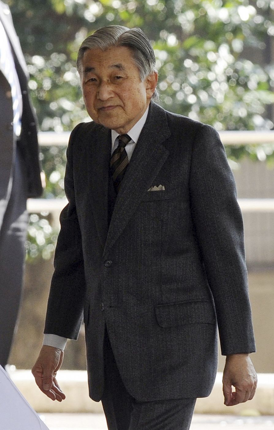 Japanese Emperor Akihito is greeted by doctors upon his arrival at the entrance of the University of Tokyo Hospital in Tokyo