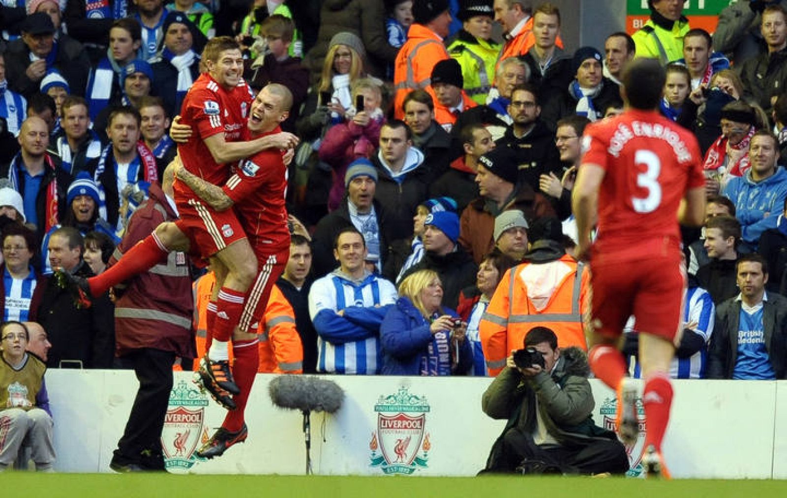 Los jugadores del Liverpool celebran uno de los goles ante el Brighton.