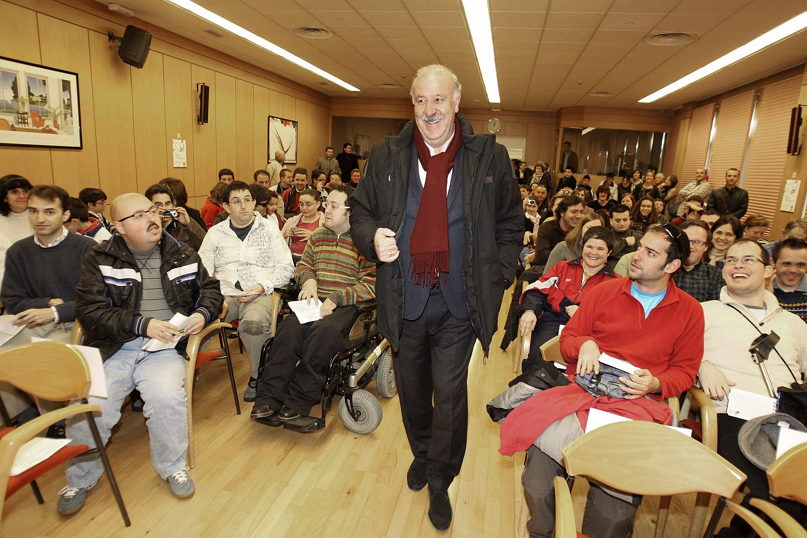 DEL BOSQUE VISITA EL CRMF DE SALAMANCA