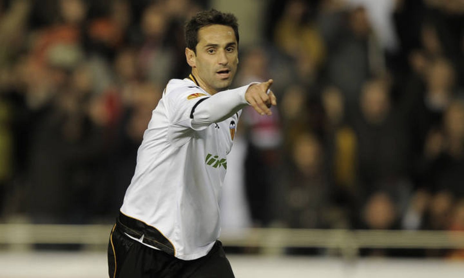 Jonas celebra el primer tanto del Valencia.