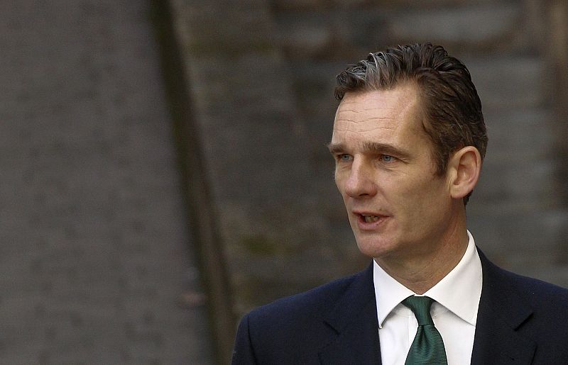 Urdangarin arrives for questioning over corruption allegations at a court in Palma de Mallorca