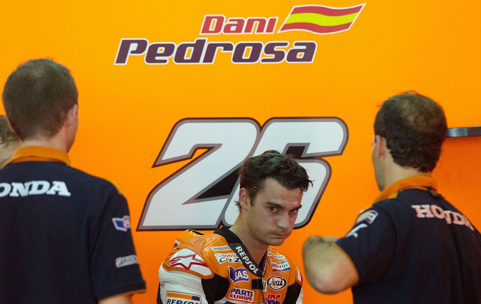 Dani Pedrosa, en un descanso de los entrenamientos en su 'box'