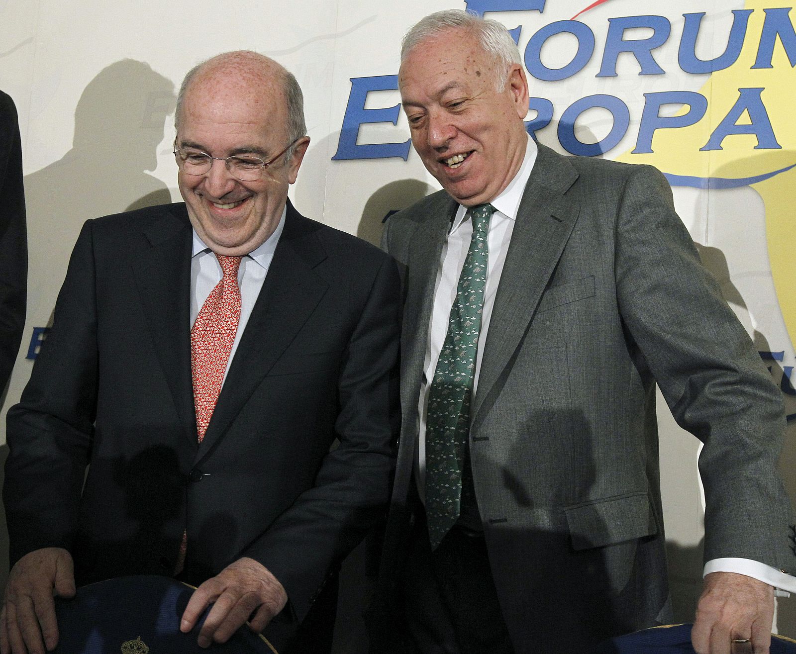 García-Margallo y Joaquín Almunia en una conferencia en el Fórum Europa en Madrid.
