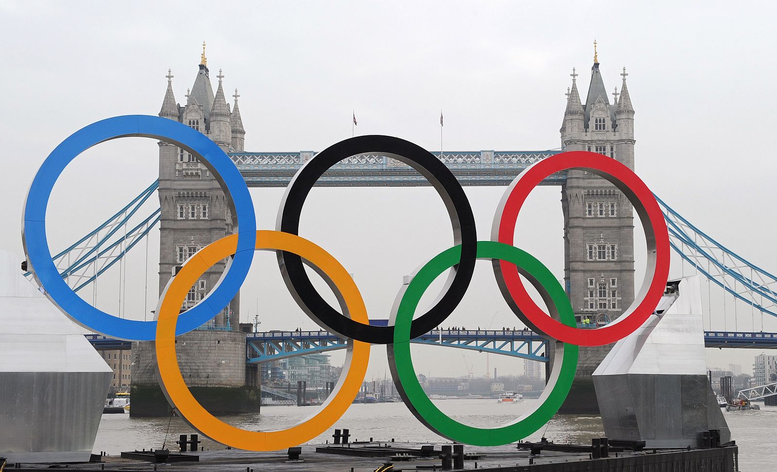 La torre de Londres con los aros olímpicos