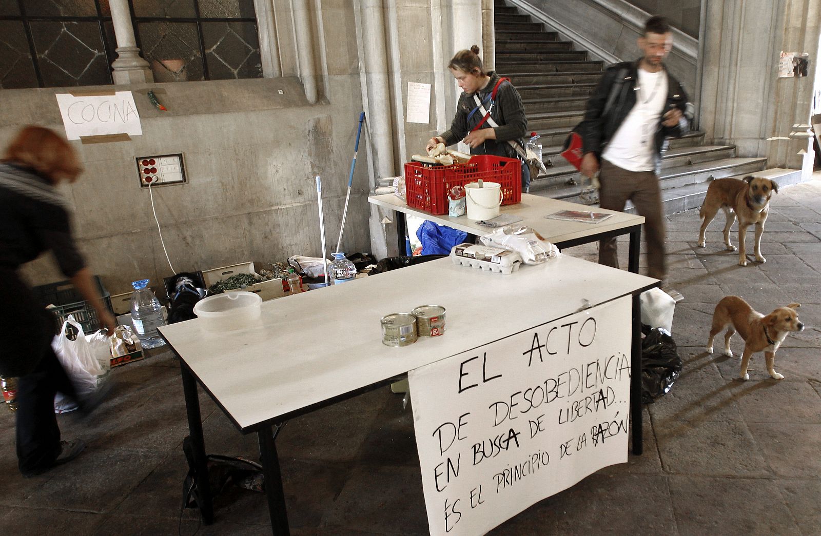 ESTUDIANTES DE UB PREPARAN ASAMBLEA, MIENTRAS LOS DE URV ABANDONAN ENCIE