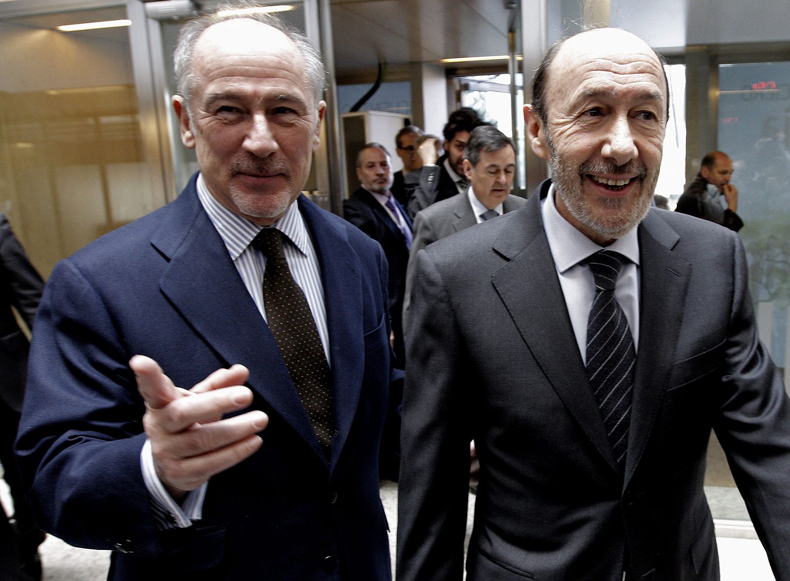 RODRIGO RATO Y RUBALCABA SE DIRIGEN AL SALON DONDE SE CELEBRA EL ENCUENTRO FINANCIERO INTERNACIONAL BANKIA 2012