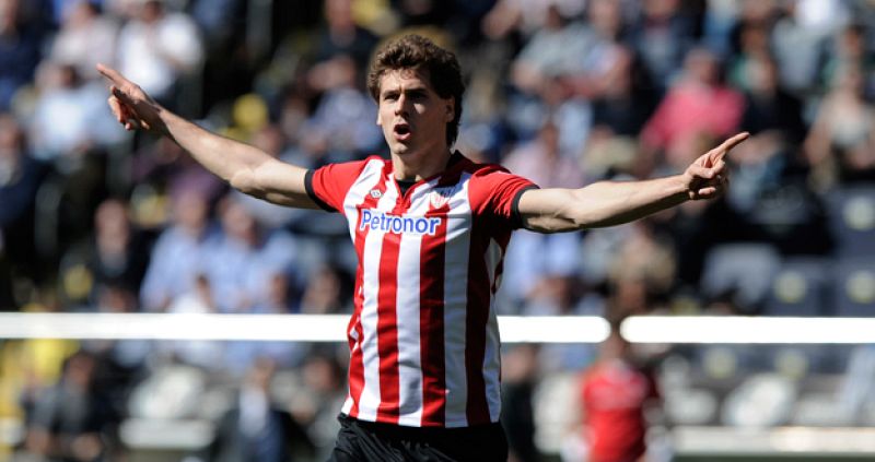 El delantero internacional del Athletic, Fernando Llorente, celebra un gol en Liga.