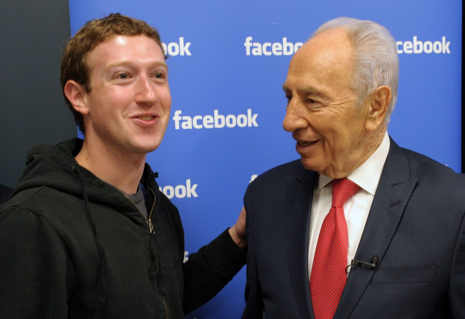 El presidente israelí y Mark Zuckerberg, amigos en Facebook por la paz